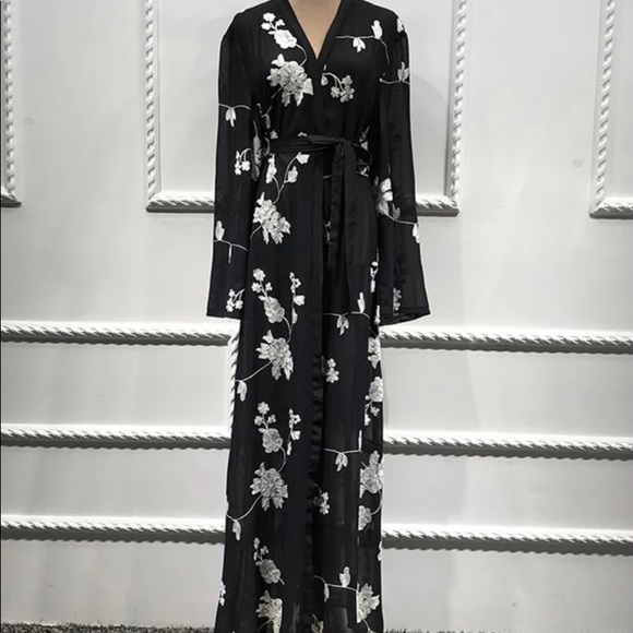 Long Floral long robe black white small- medium - Picture 2 of 4